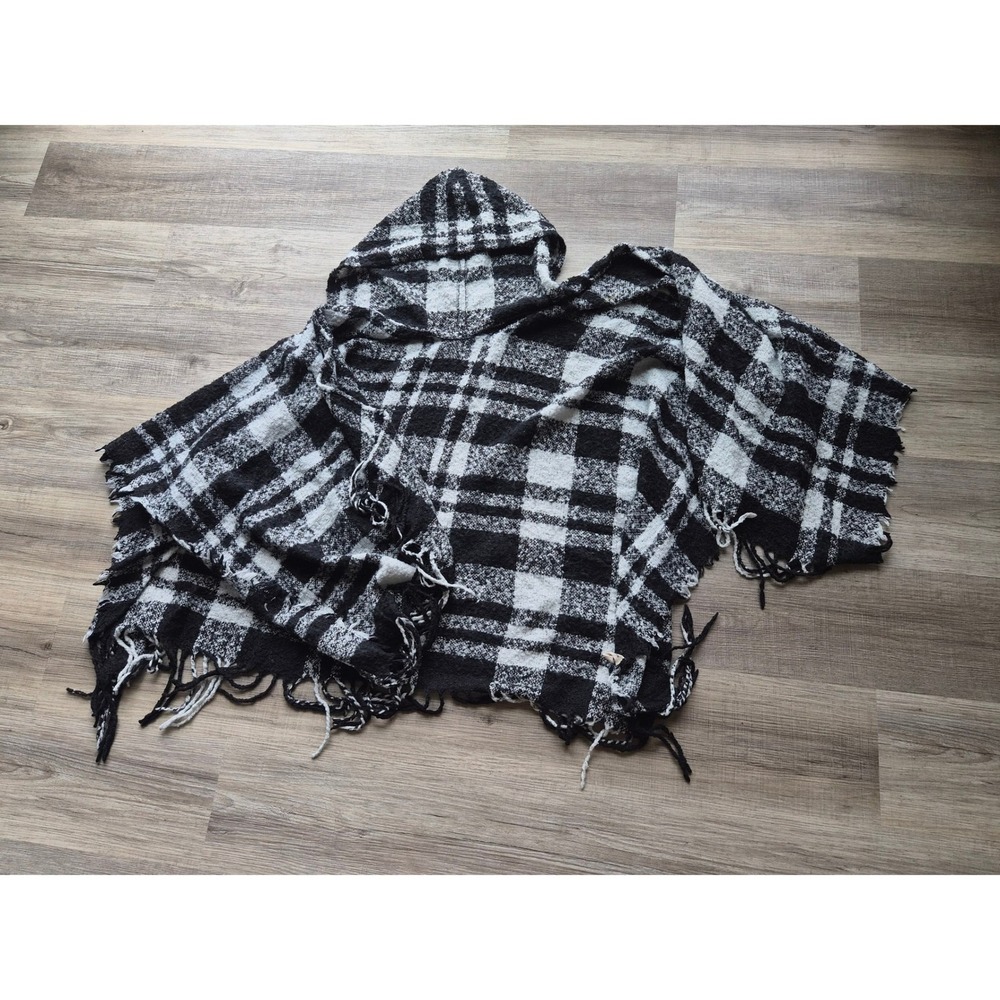 Macchie di Ruggine Hooded Poncho Wrap Black White Plaid Fringe One Size